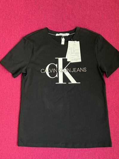 Calvin Klein 기본 블랙 티셔츠
