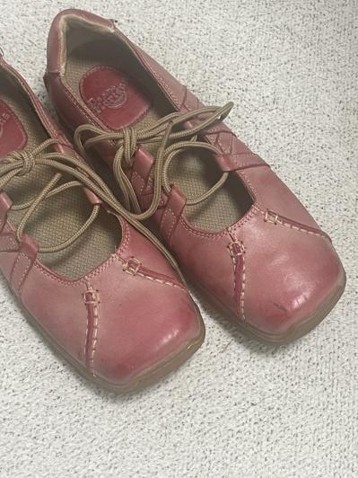 DR.MARTENS lace up pink shoes