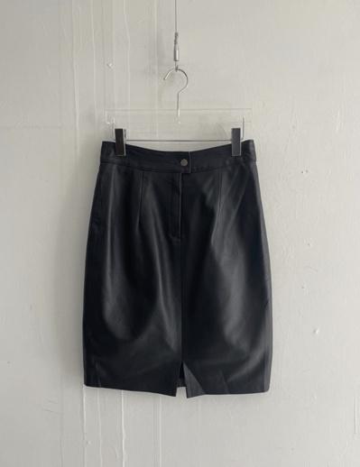 *Black leather skirt