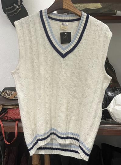 Ivory*blue v-neck cable knitted vest