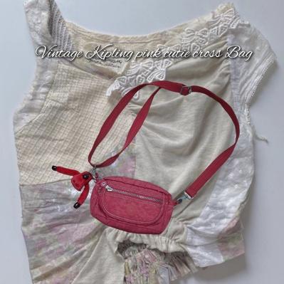 Vintage Kipling pink cutie cross Bag