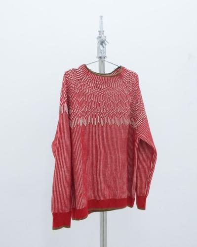Embroidered red knit 