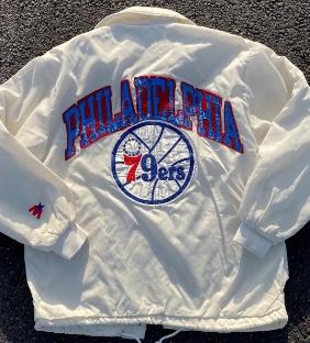 미국 NBA 팀 중 하나인 필라델피아 세븐티식서스 로고가 패치로 들어간 자켓