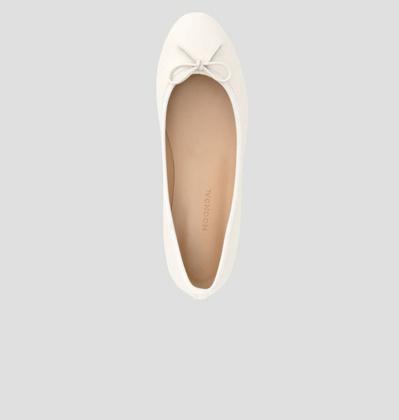문달 Olivia Flat Shoes in White 230
